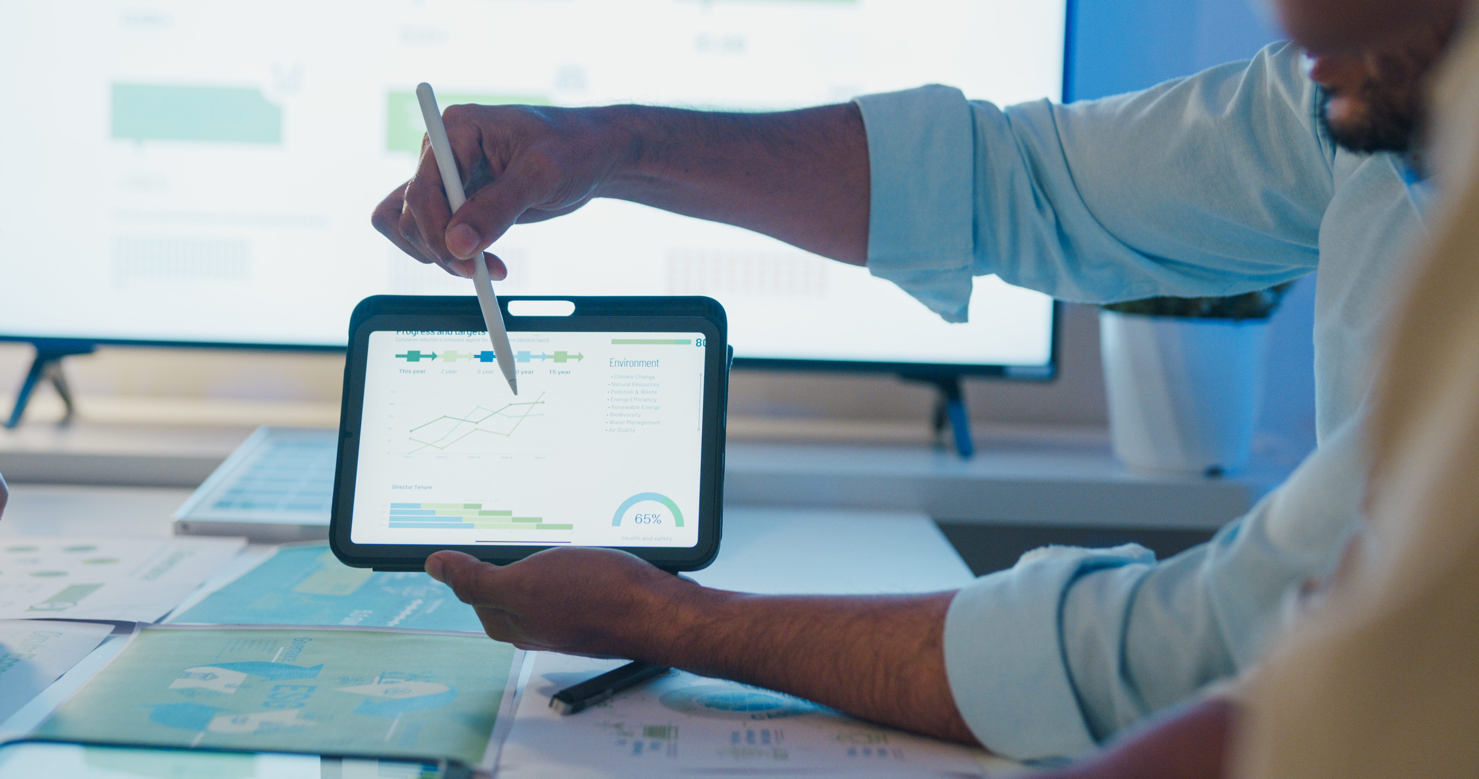 Person giving a presentation on a tablet